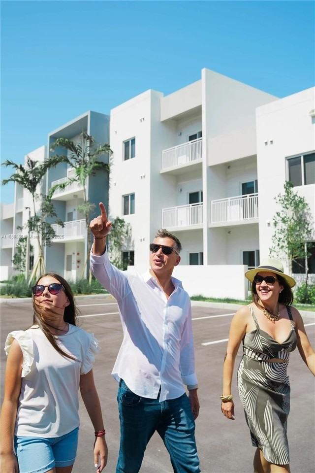 610 Ne 2nd St #205 - Photo 7 of 18