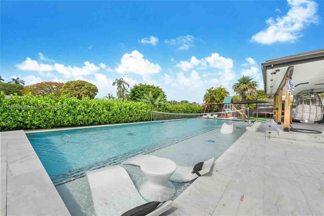 8840 Sw 181st Ter - Photo 3 of 44