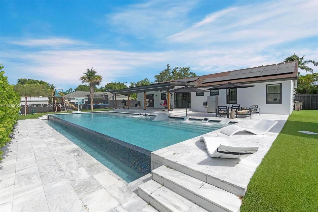 8840 Sw 181st Ter - Photo 4 of 44