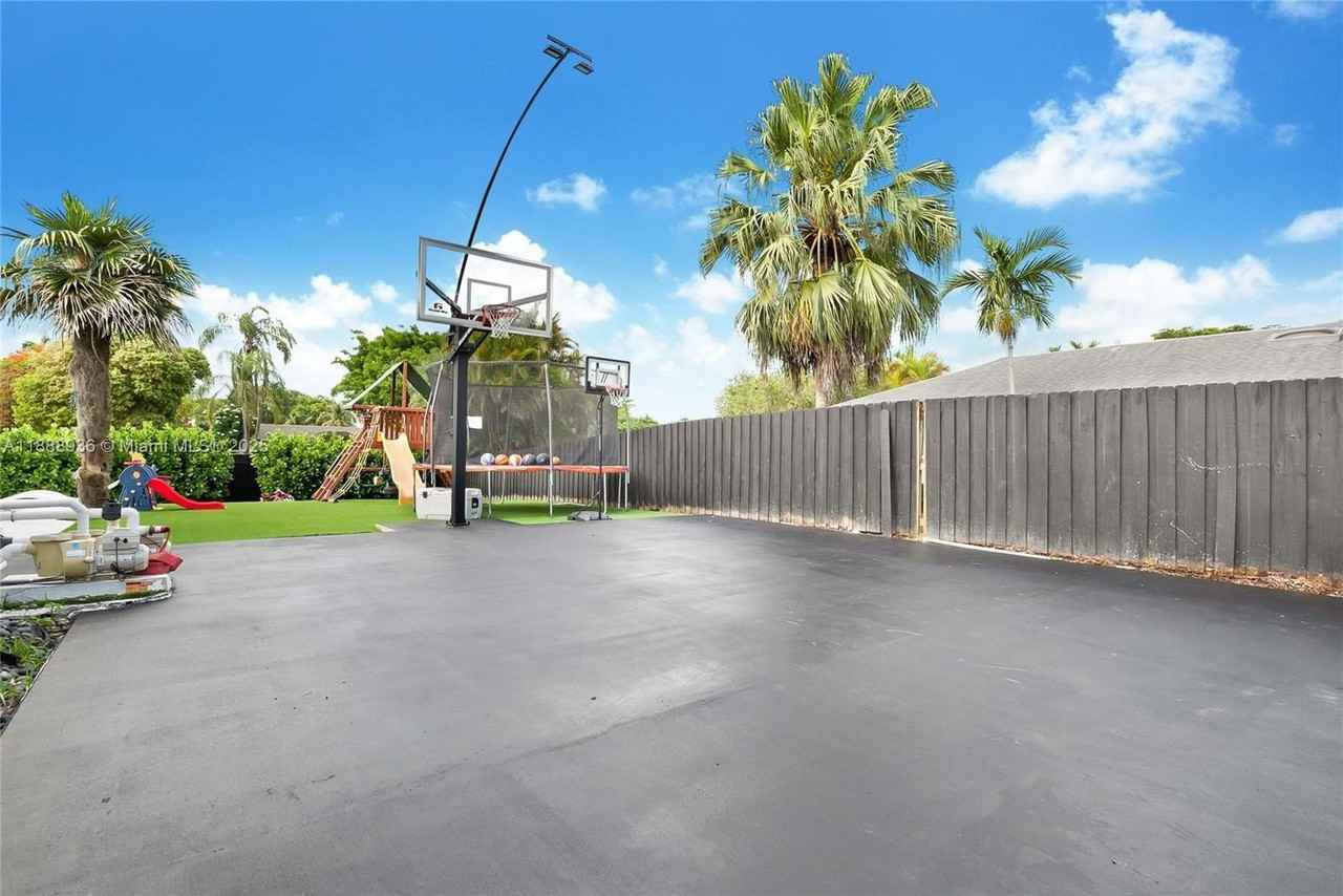 8840 Sw 181st Ter - Photo 5 of 44