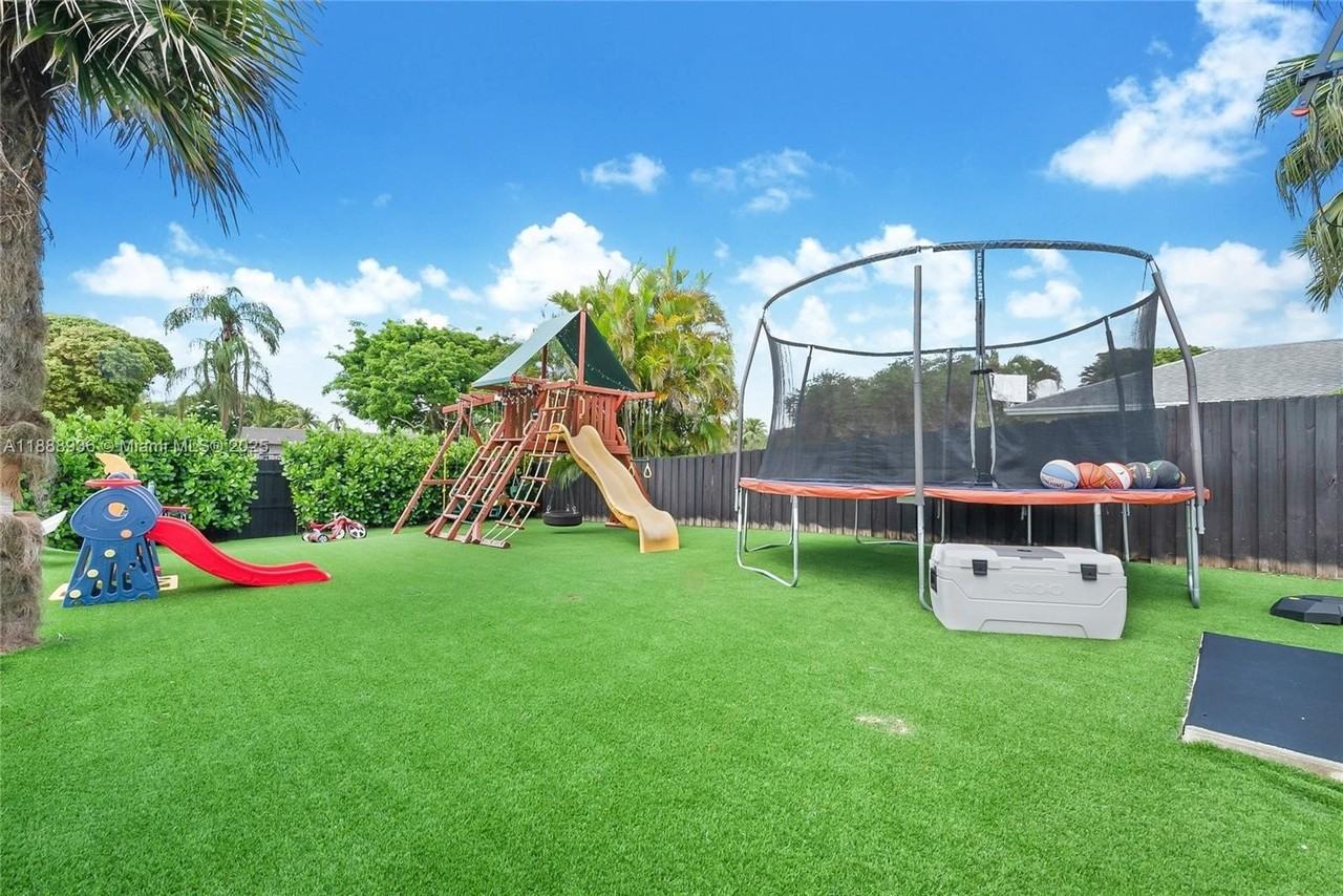 8840 Sw 181st Ter - Photo 6 of 44