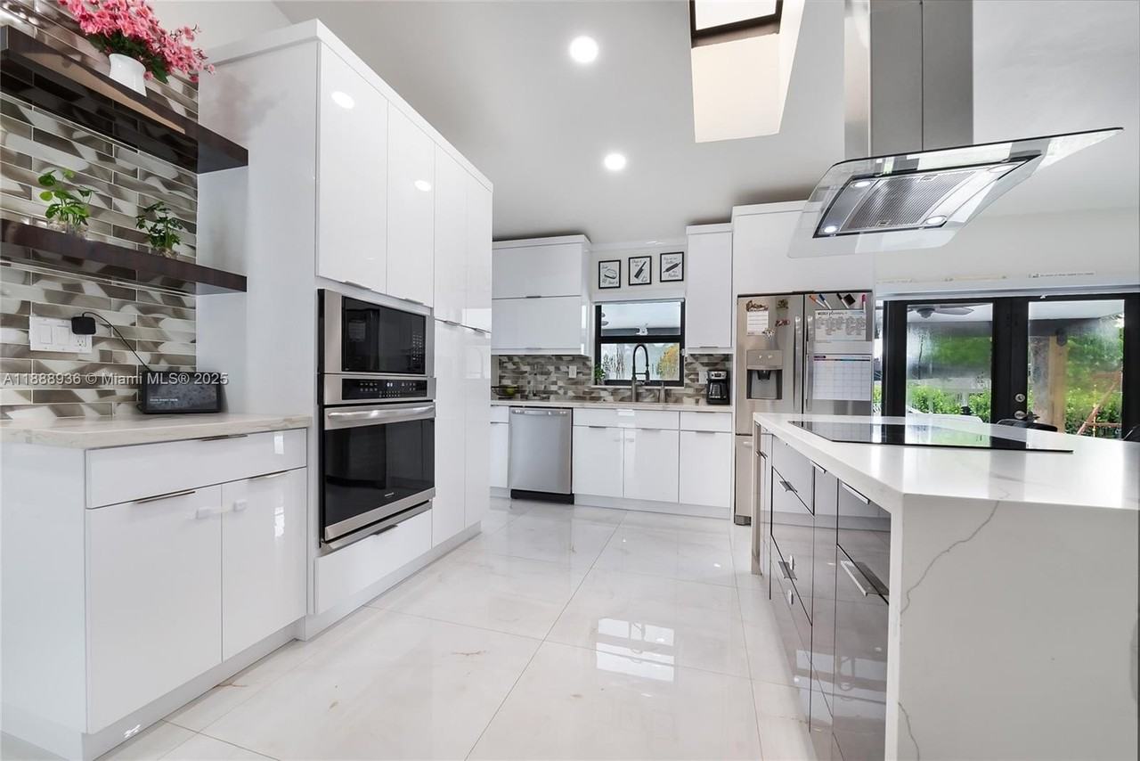 8840 Sw 181st Ter - Photo 7 of 44