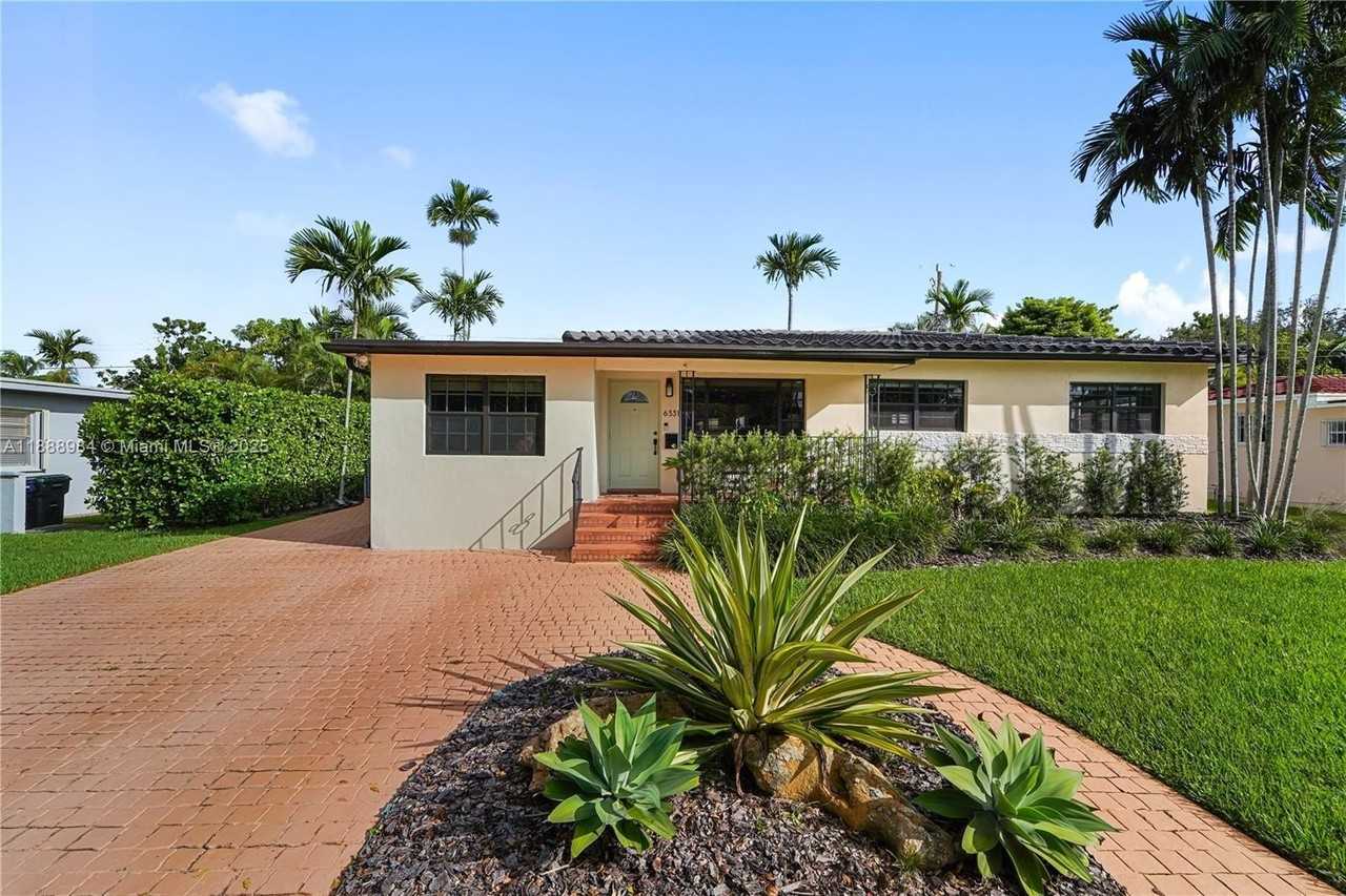 6331 Sw 18th St - Photo 3 of 28