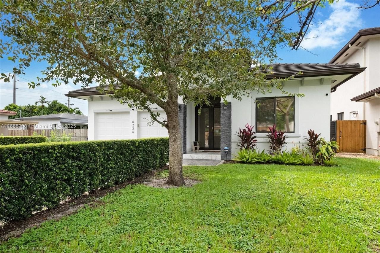 6236 Sw 26th St - Photo 2 of 25