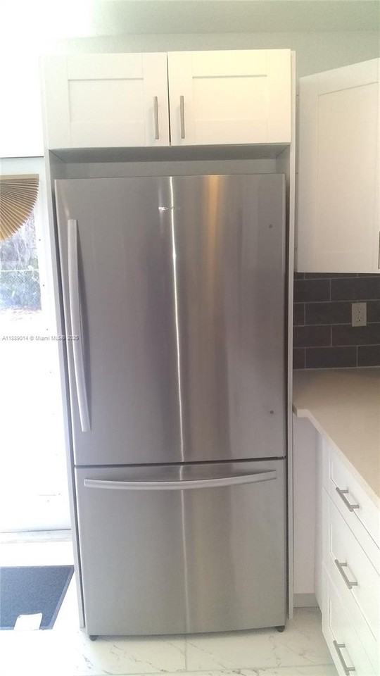 710 52nd St - Photo 4 of 27