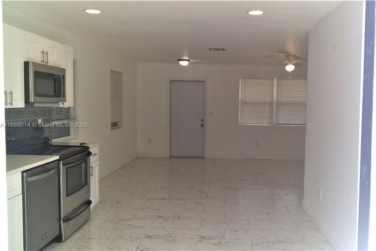 710 52nd St - Photo 7 of 27