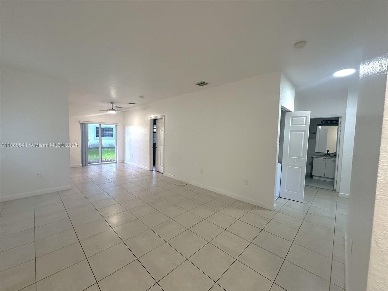 2731 Ne 3rd Dr #101 - Photo 2 of 31