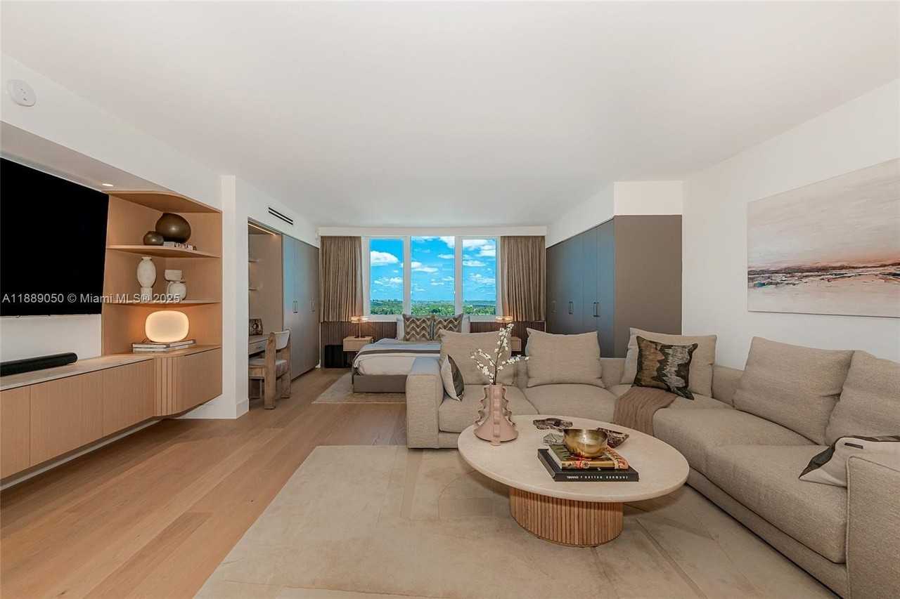 2301 Collins Ave #1527 - Photo 2 of 50