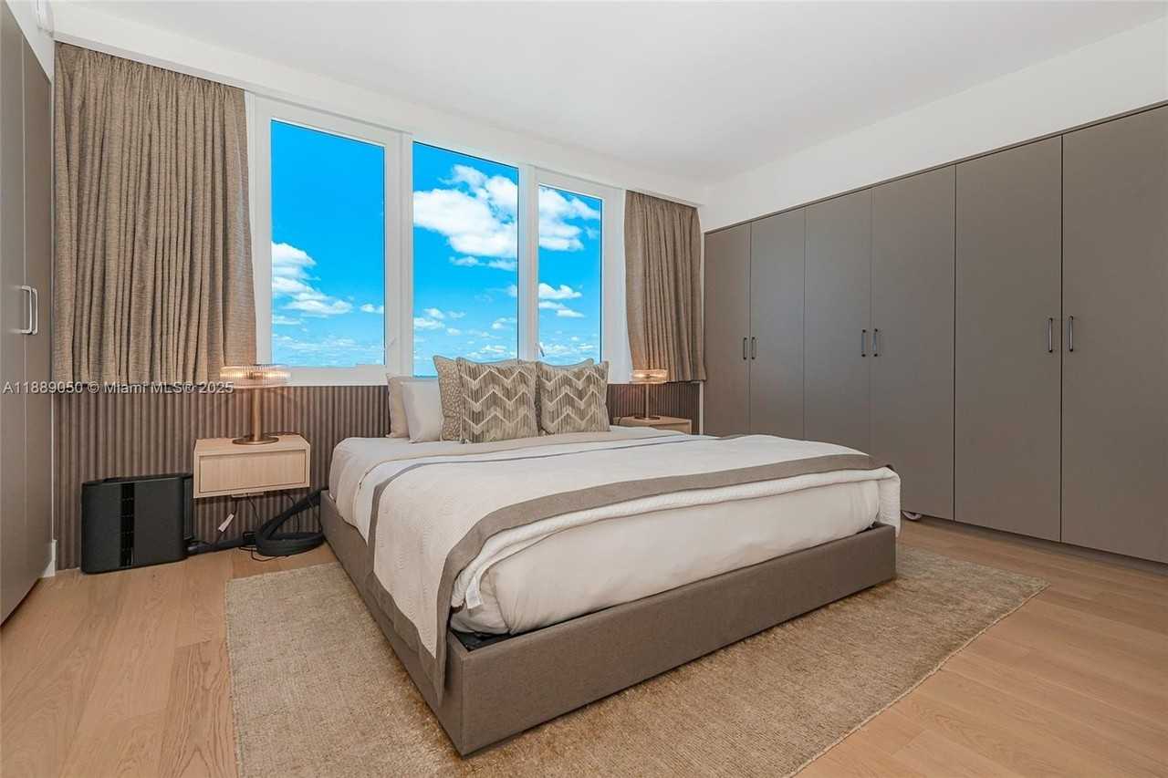 2301 Collins Ave #1527 - Photo 5 of 50