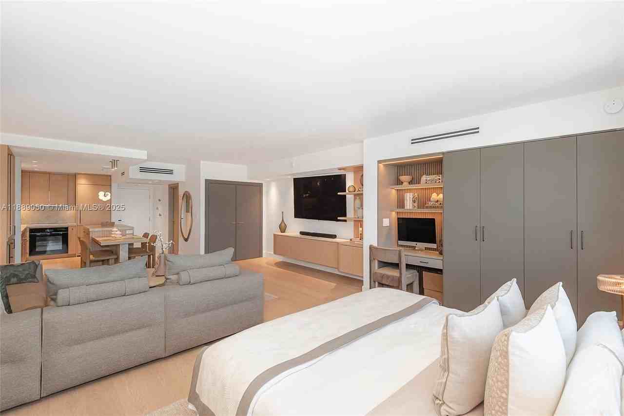 2301 Collins Ave #1527 - Photo 7 of 50