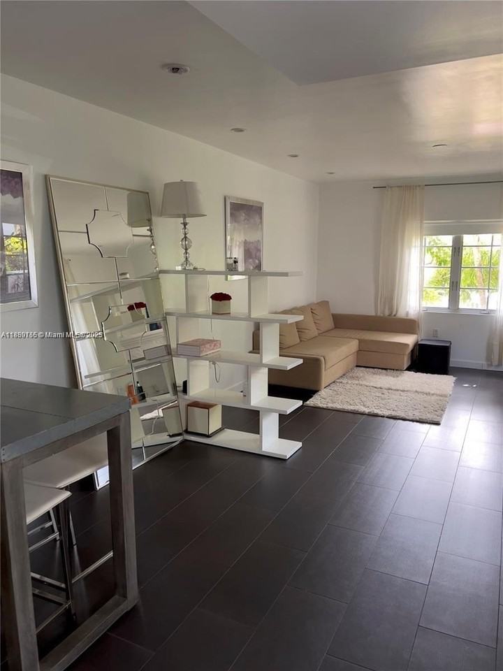 920 Euclid Ave #1 - Photo 3 of 6