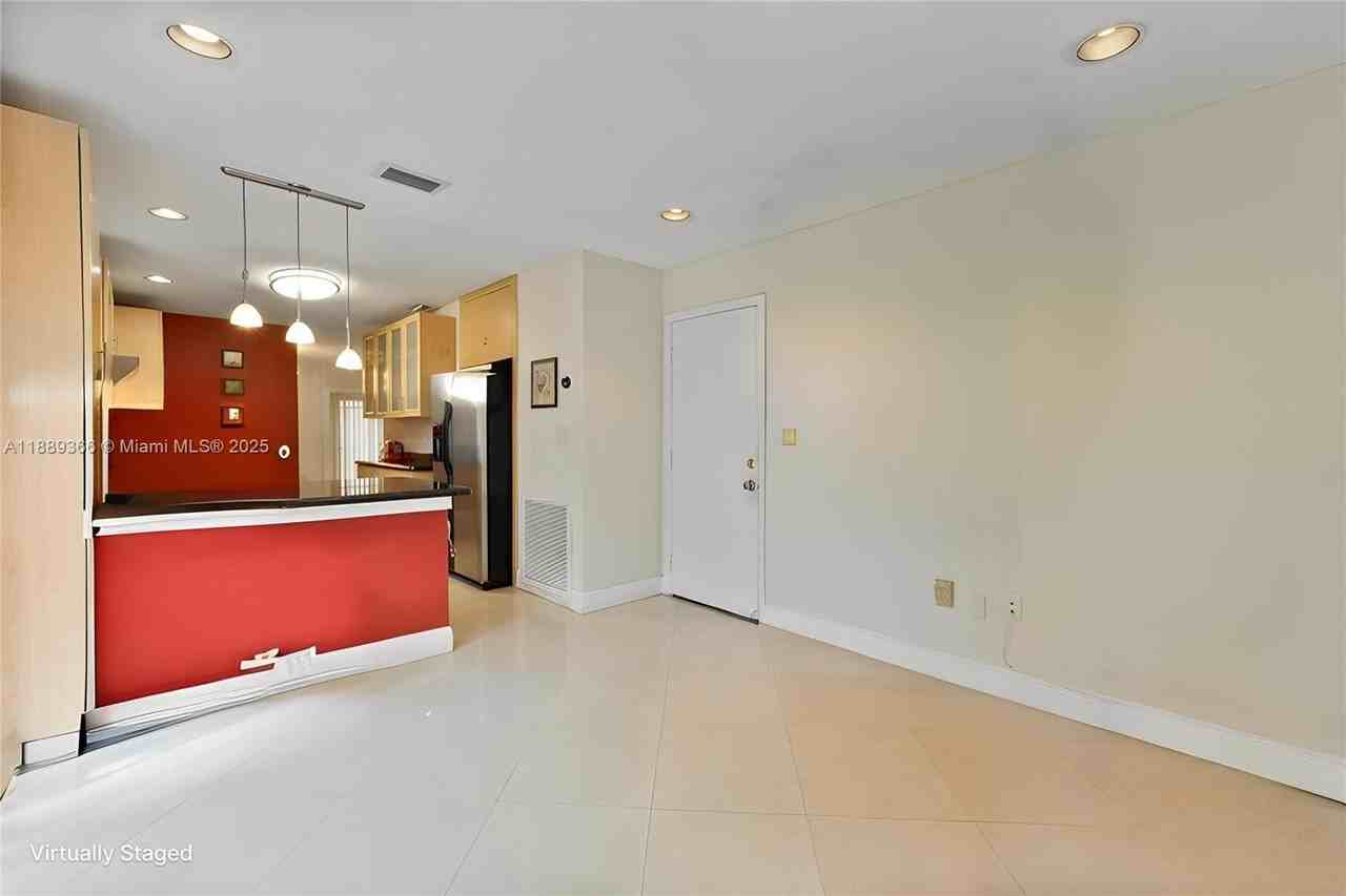 10201 Northwest 57th Terrace - Photo 5 of 16