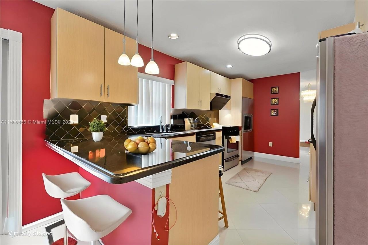 10201 Northwest 57th Terrace - Photo 6 of 16