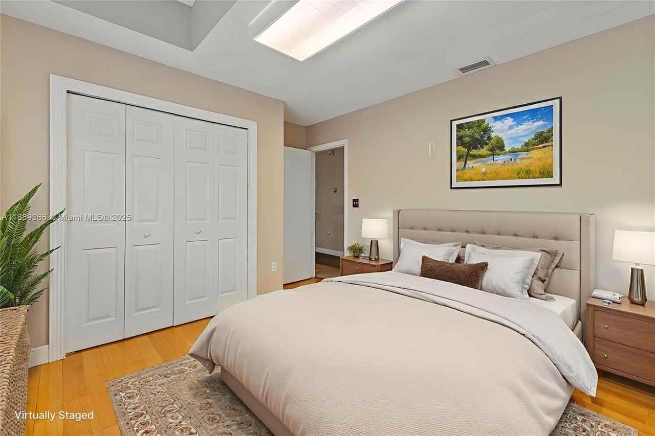 10201 Northwest 57th Terrace - Photo 7 of 16