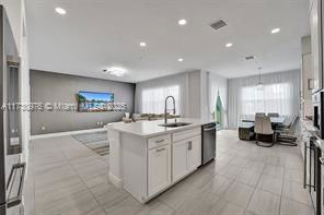 1033 Eucalyptus Dr - Photo 2 of 8