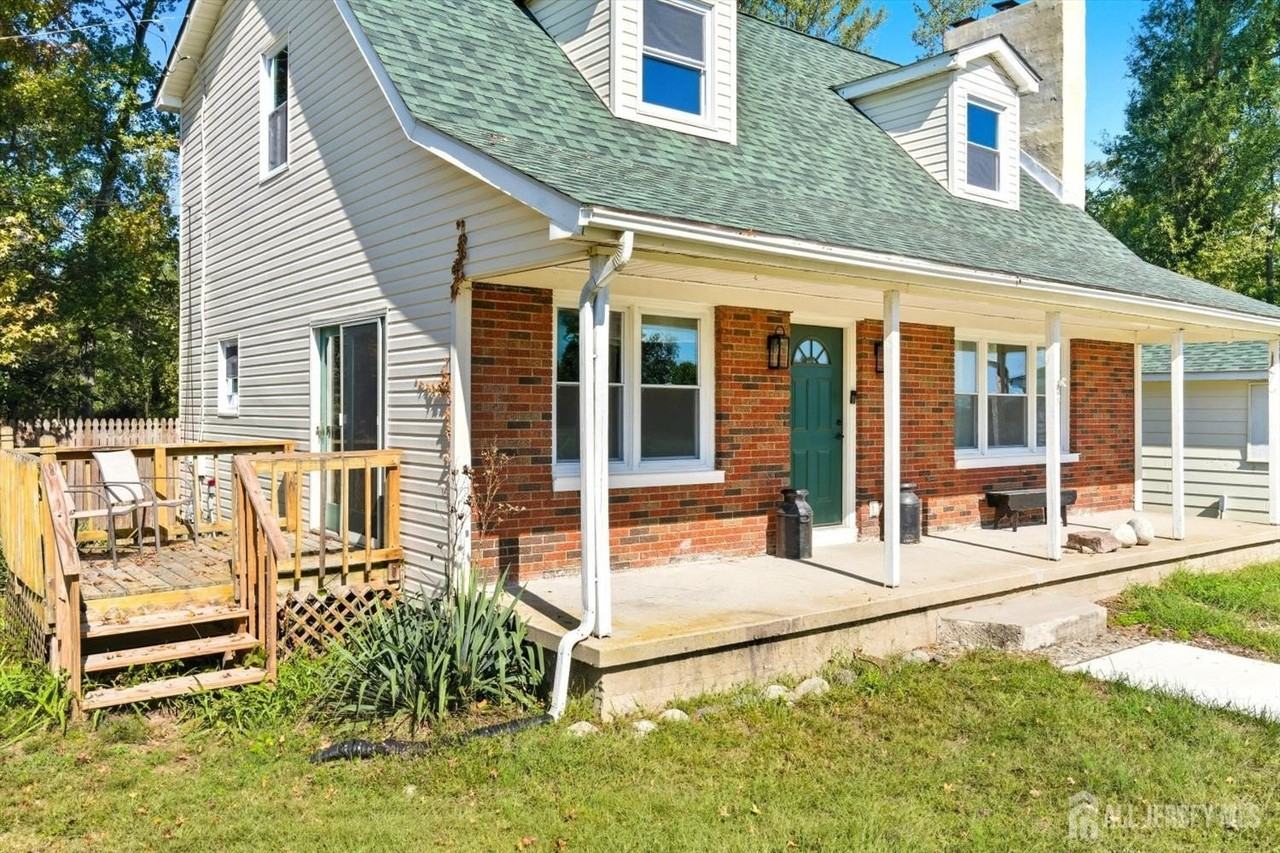 2092 Main Rd - Photo 3 of 29