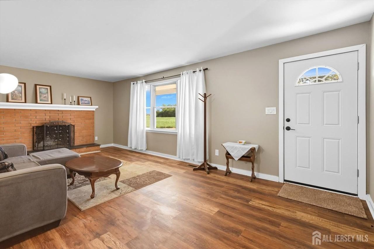 2092 Main Rd - Photo 5 of 29