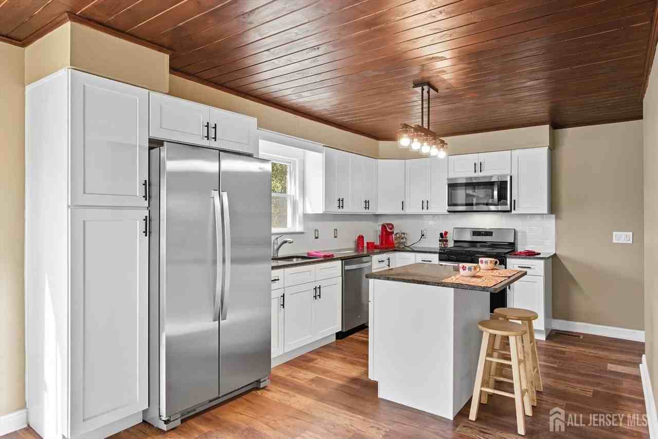 2092 Main Rd - Photo 7 of 29