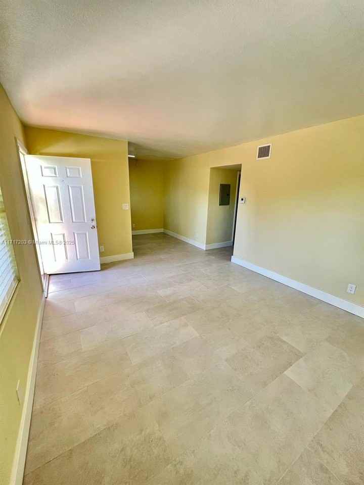 2301 Ne 6th Ave #204A - Photo 3 of 6