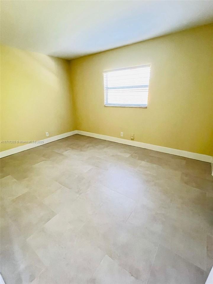 2301 Ne 6th Ave #204A - Photo 5 of 6