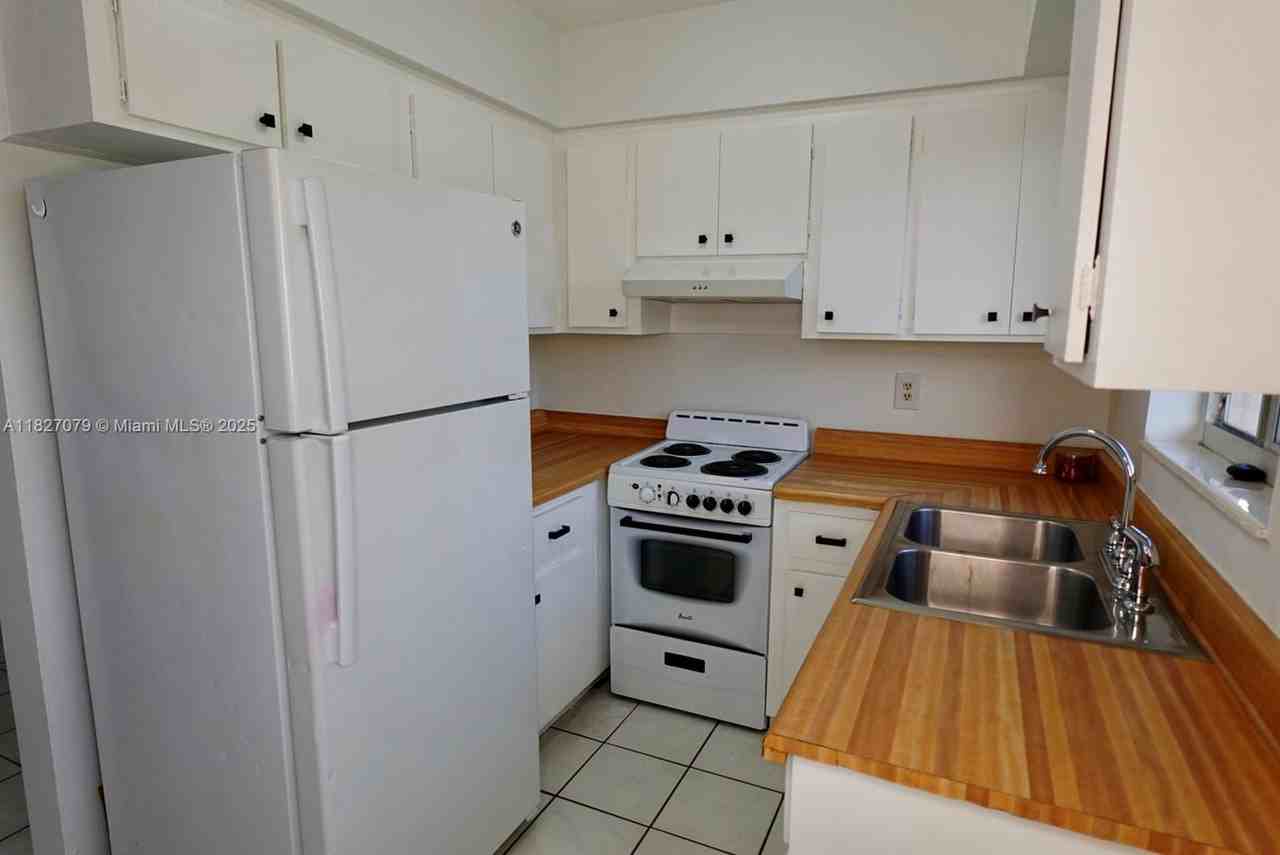 250 Ne 40th St #36A - Photo 2 of 7