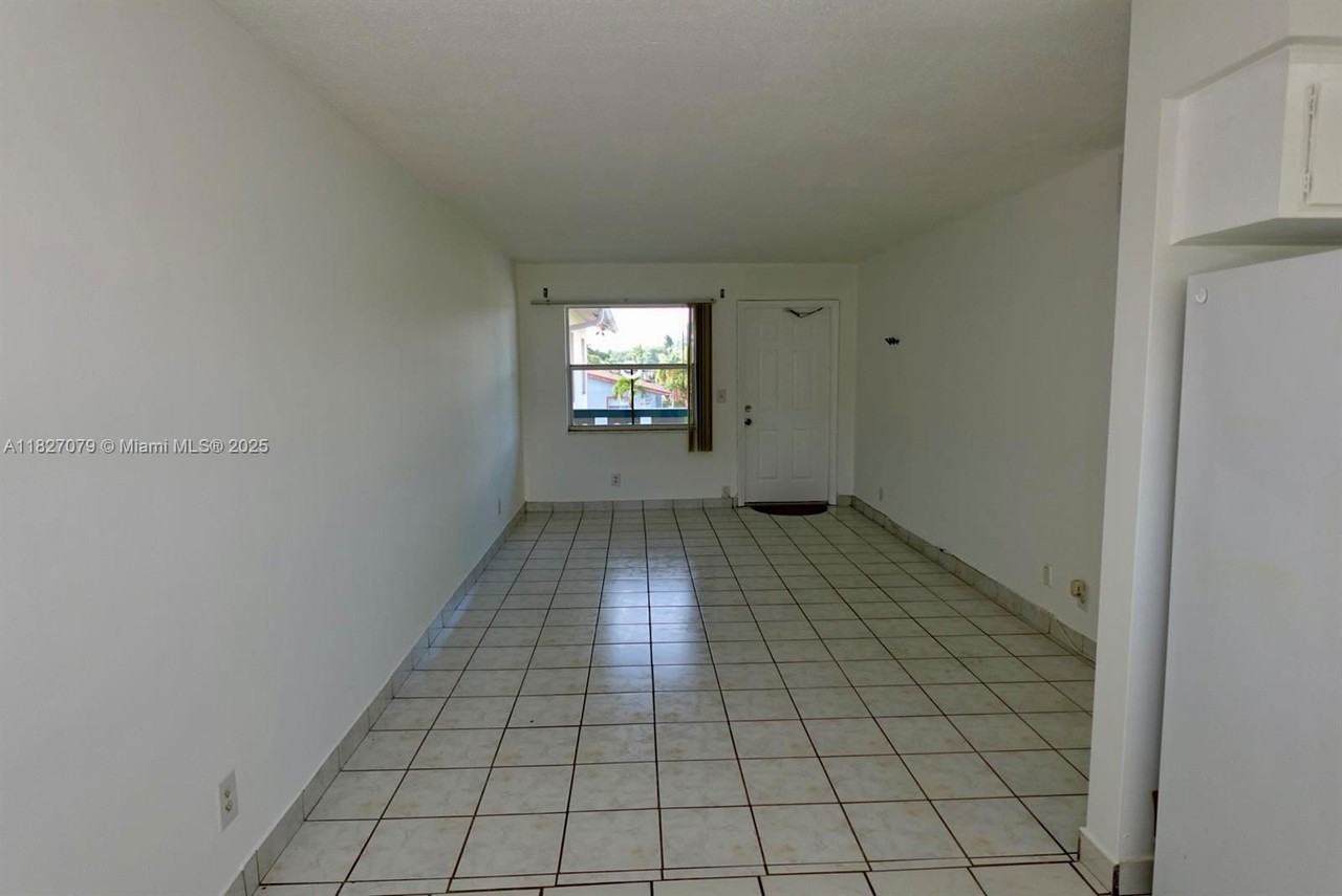 250 Ne 40th St #36A - Photo 3 of 7