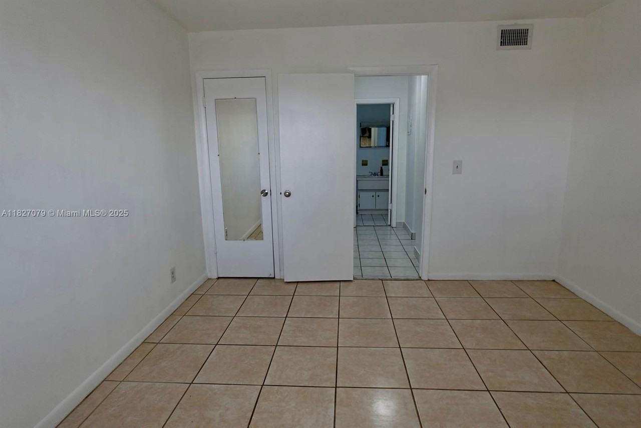 250 Ne 40th St #36A - Photo 6 of 7