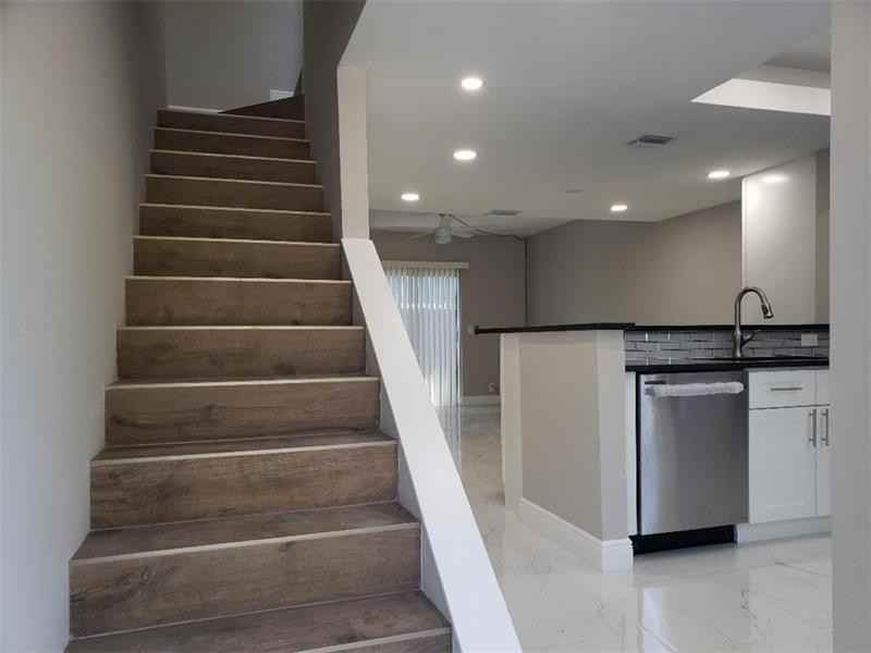 93 Sw 3rd St #93A - Photo 3 of 8