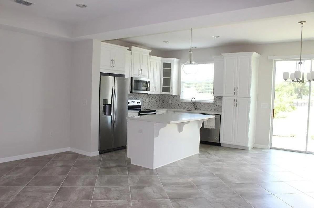 3807 Brighton Park Cir - Photo 3 of 13