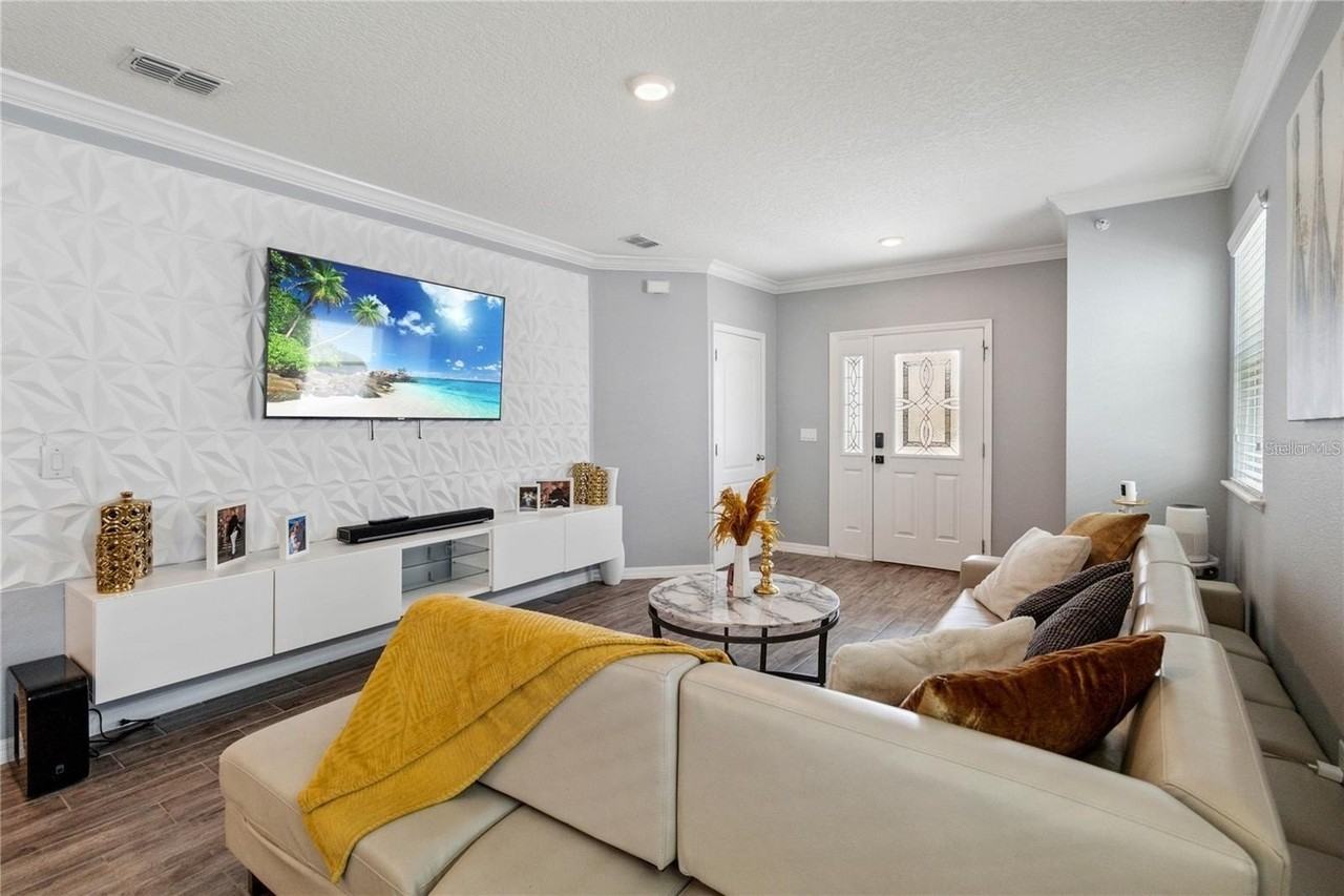 2281 Canyon Breeze Ave - Photo 5 of 28