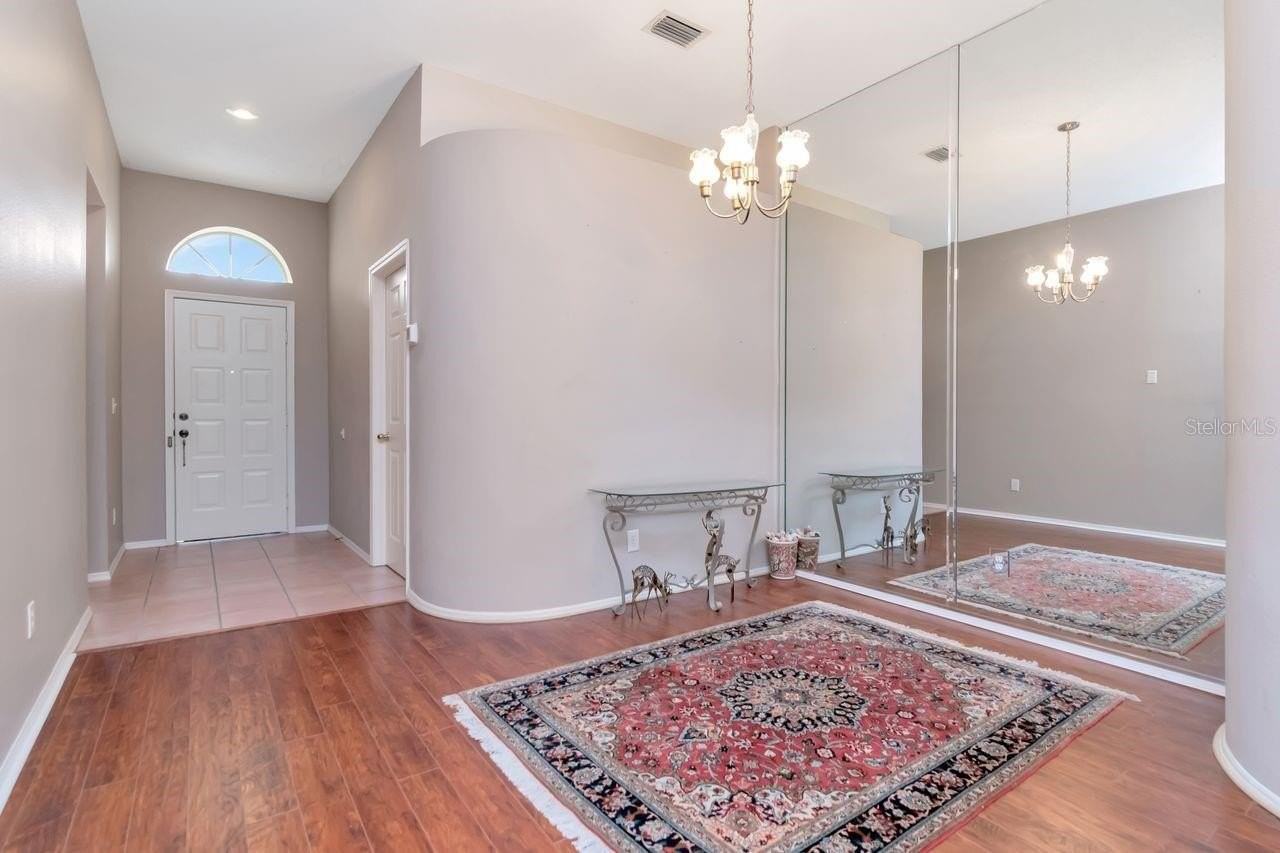 314 Fountainview Cir - Photo 3 of 36