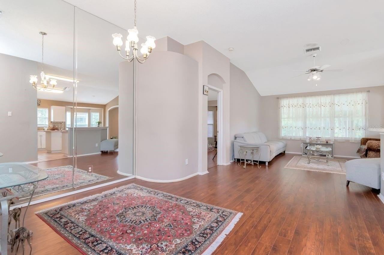 314 Fountainview Cir - Photo 4 of 36