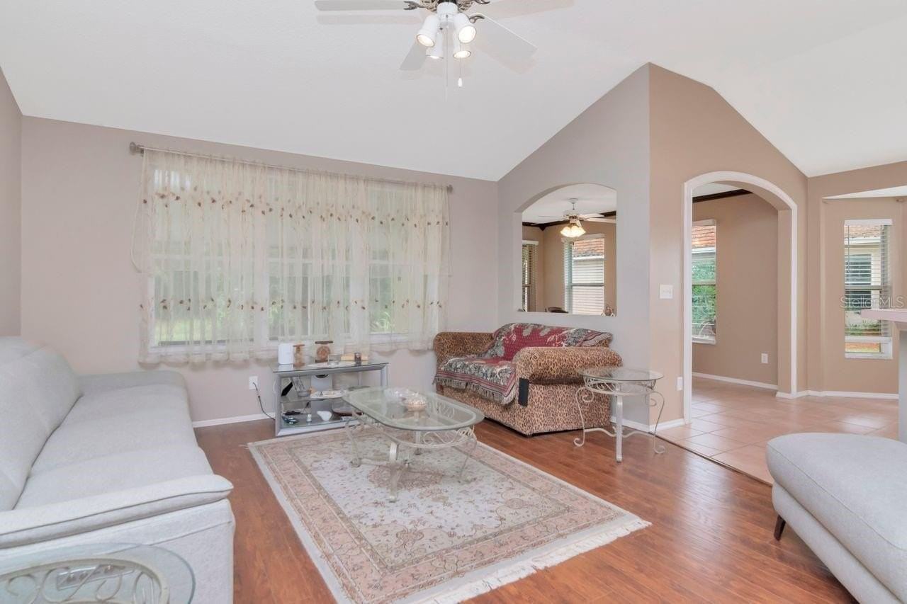 314 Fountainview Cir - Photo 5 of 36