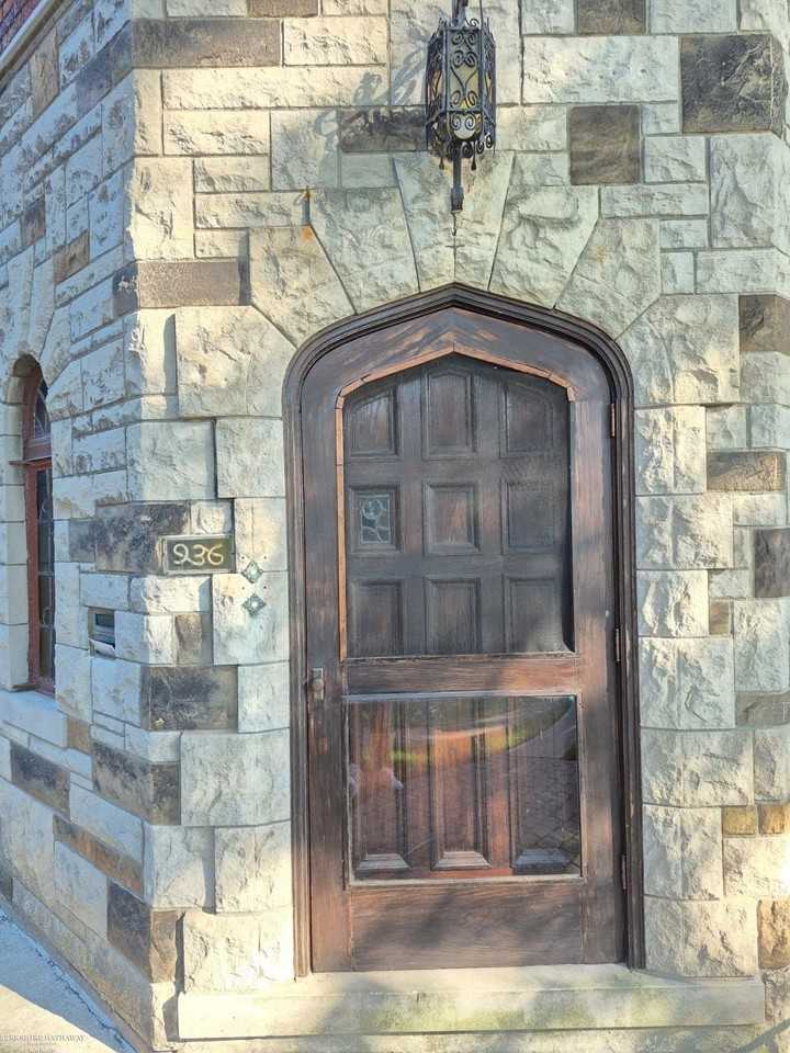 936 Trombley Rd - Photo 3 of 31