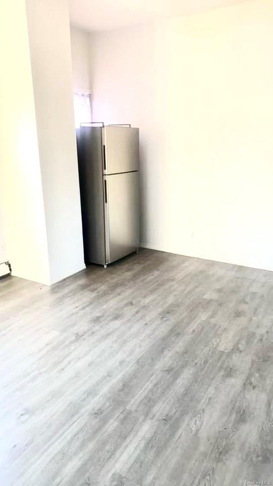 612 College Point Blvd - Photo 2 of 7