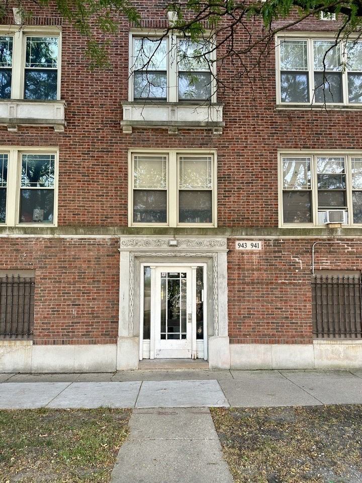 941 E Marquette Rd #3W - Photo 2 of 10