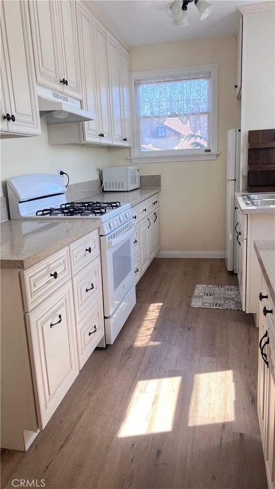 3423 E 5th St - Photo 5 of 17