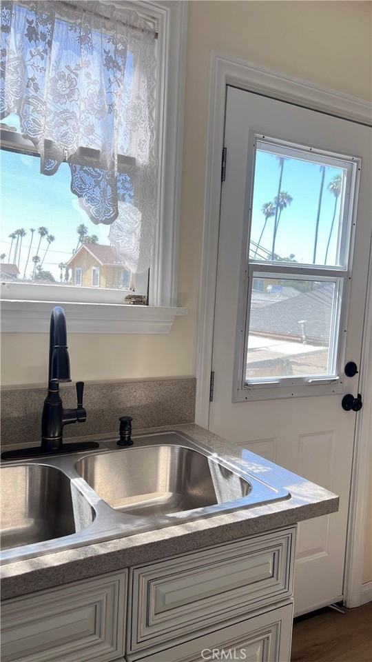 3423 E 5th St - Photo 6 of 17