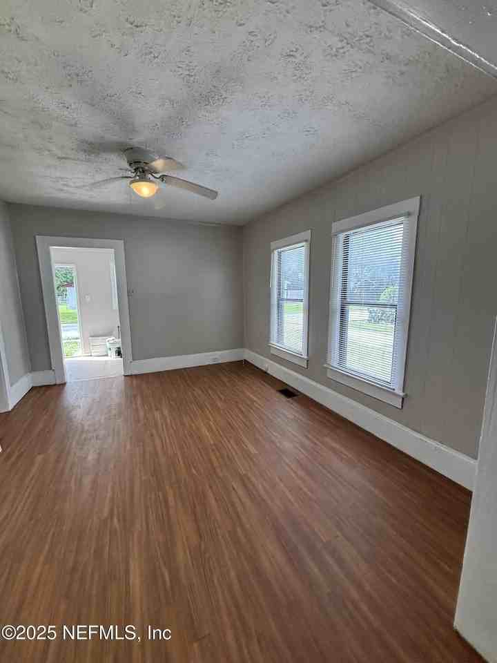 2031 Danson Street - Photo 3 of 11