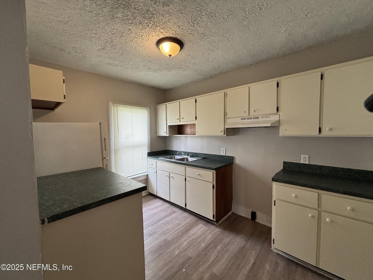 2031 Danson Street - Photo 5 of 11