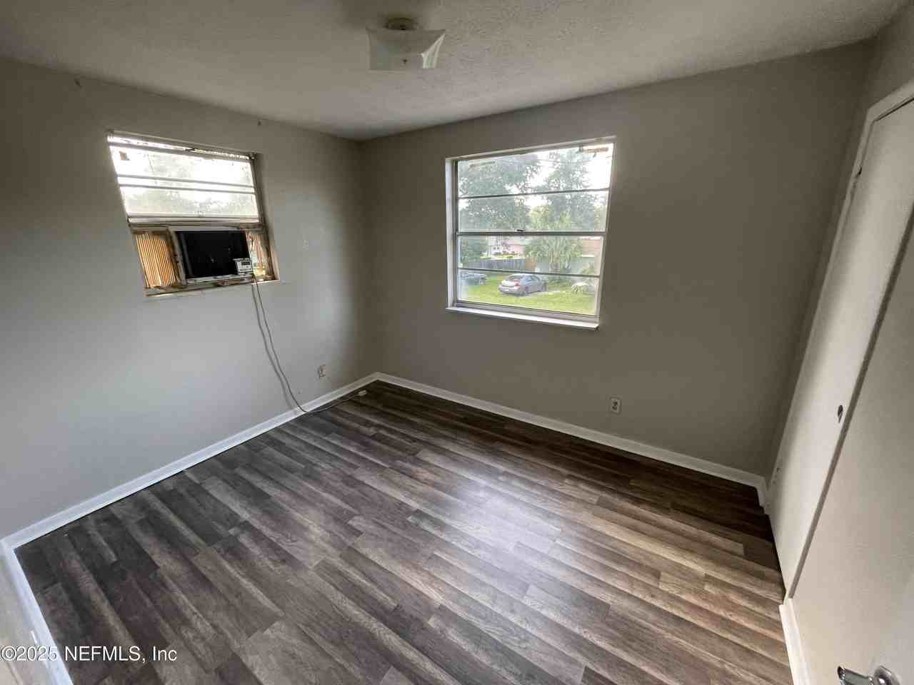 1624 W 36th St Apt 3 #3 - Photo 6 of 7