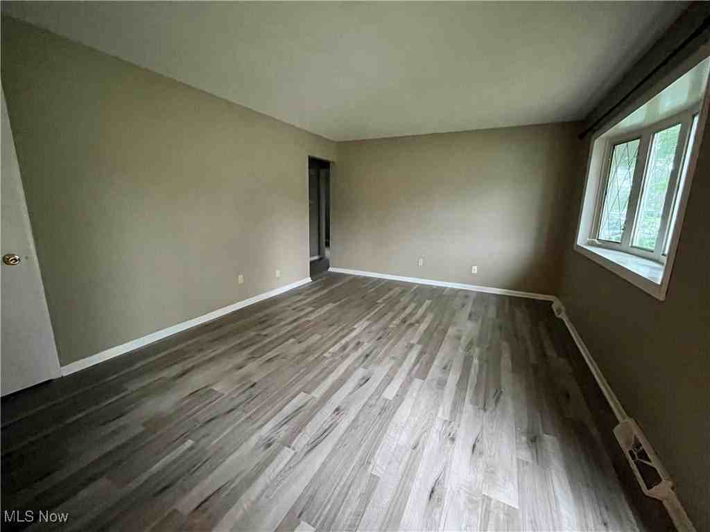 346 Gayle Dr - Photo 5 of 11