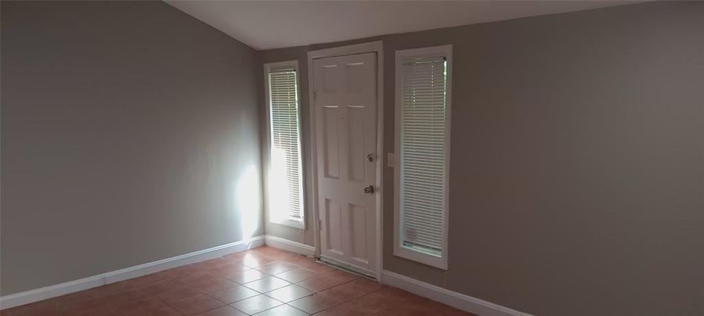 4135B Hawthorne Ave #B - Photo 3 of 7