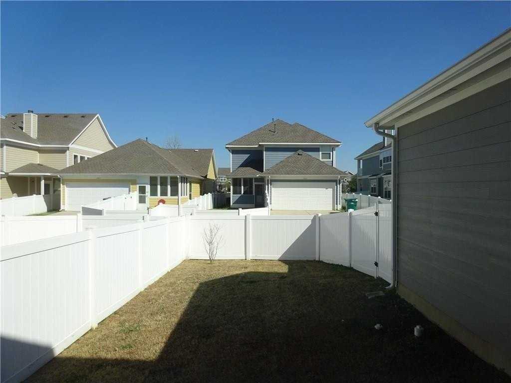 1912 Rodgers Ln - Photo 3 of 19