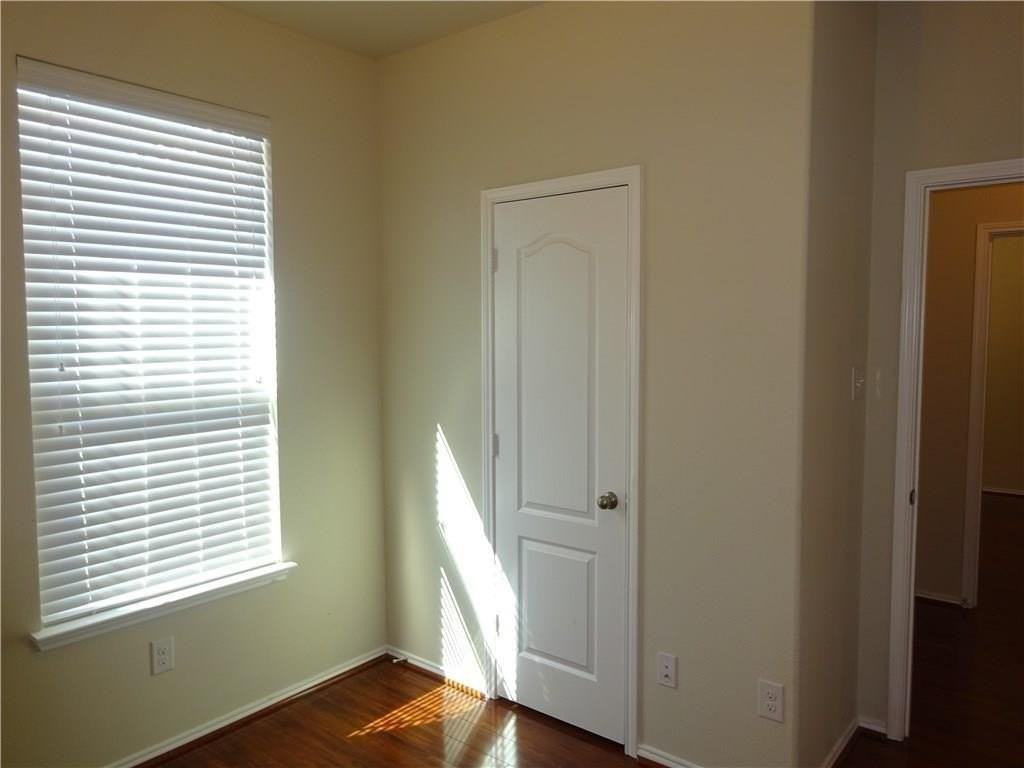 1912 Rodgers Ln - Photo 5 of 19