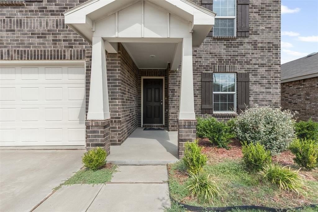 4428 Greenham Ln - Photo 3 of 20