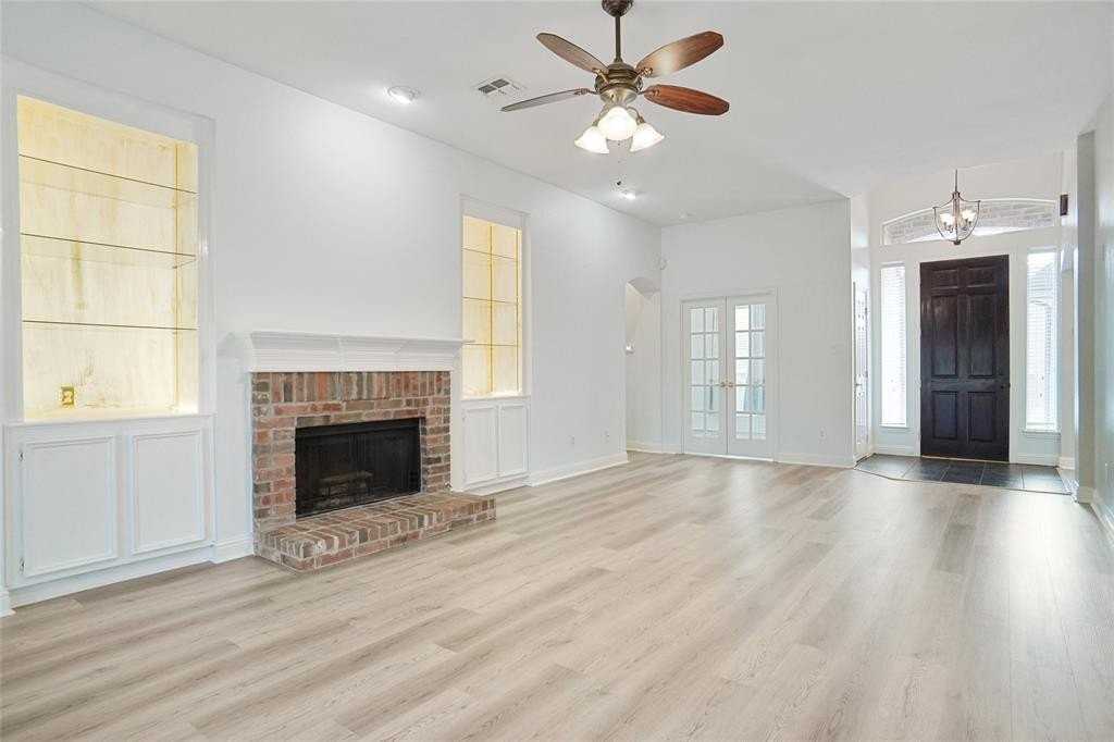 1828 Lacey Oak Ln - Photo 4 of 16