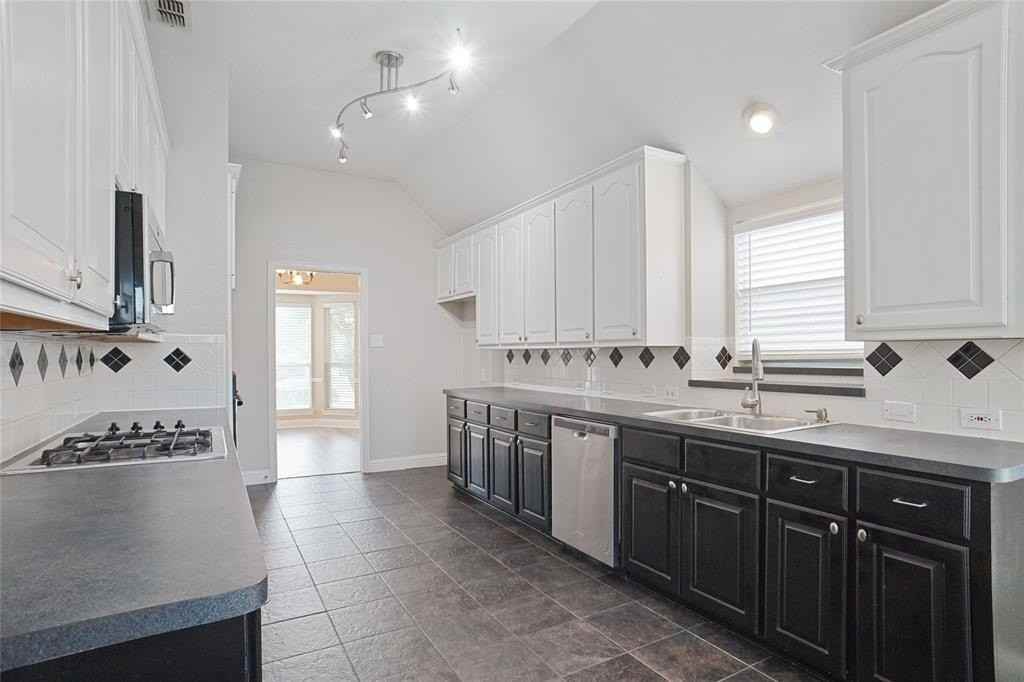 1828 Lacey Oak Ln - Photo 6 of 16