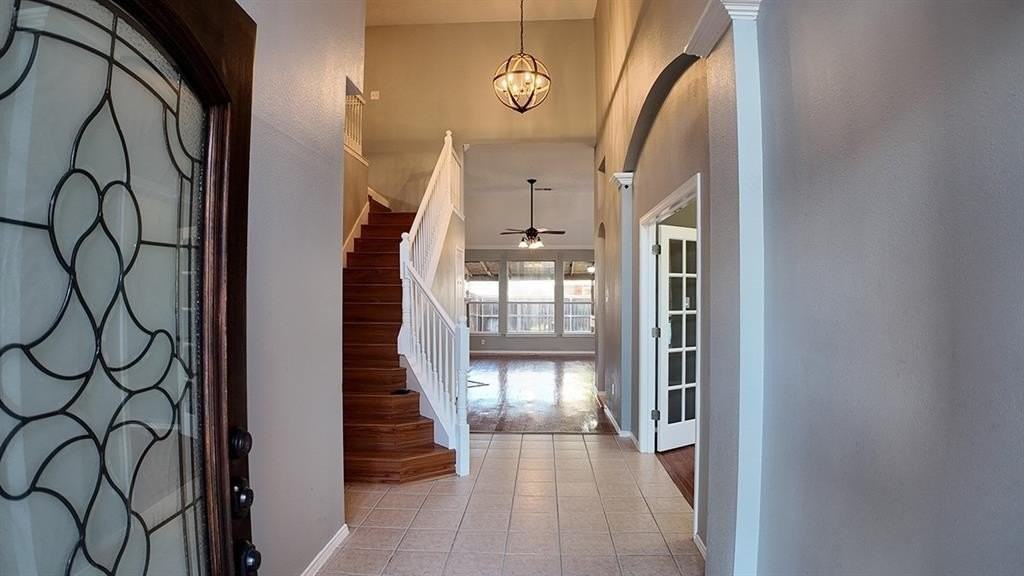 1519 Yorkshire Dr - Photo 2 of 23