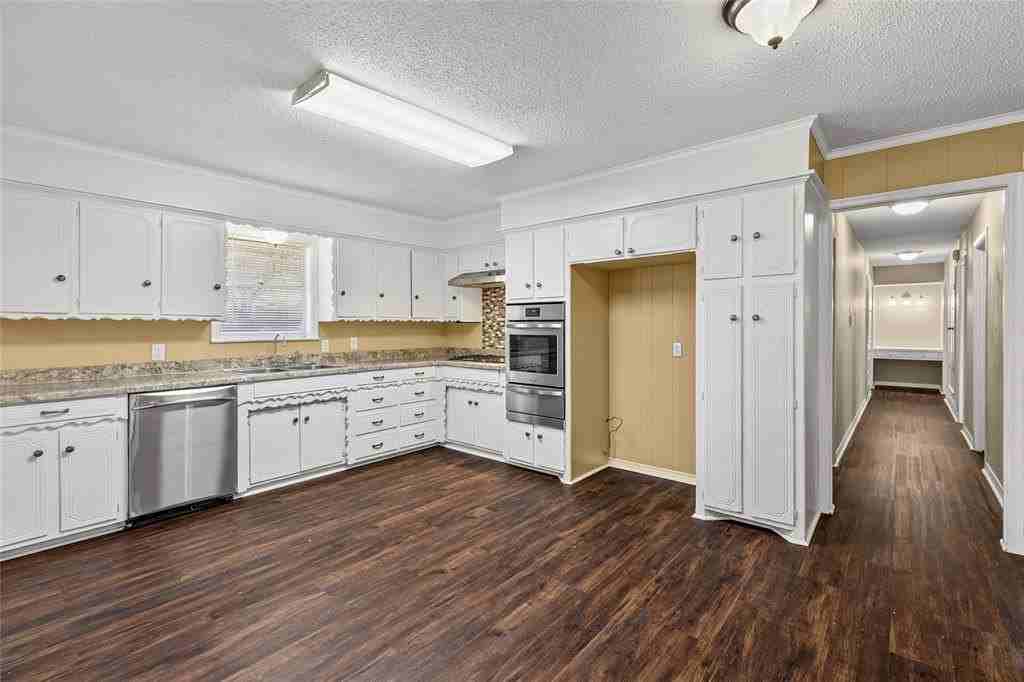 6305 Chapman Dr - Photo 6 of 34